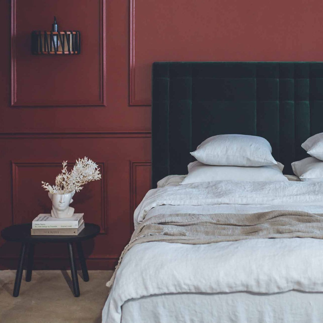 MACARON Wall Lamp Black 20 cm front general interior view