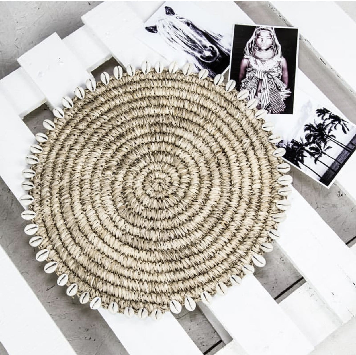 THE RAFFIA SHELL Placemat top interior view