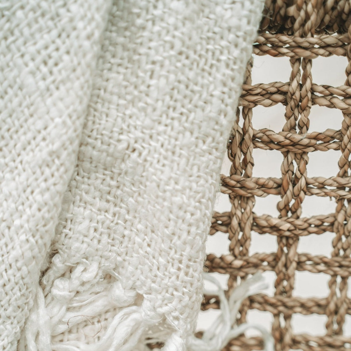 THE S'IL VOUS Plaid Cream macro view