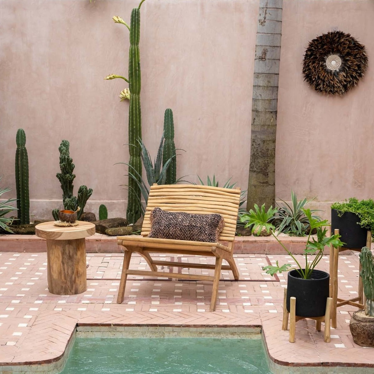 THE ISLANDER Chair front outdoor view