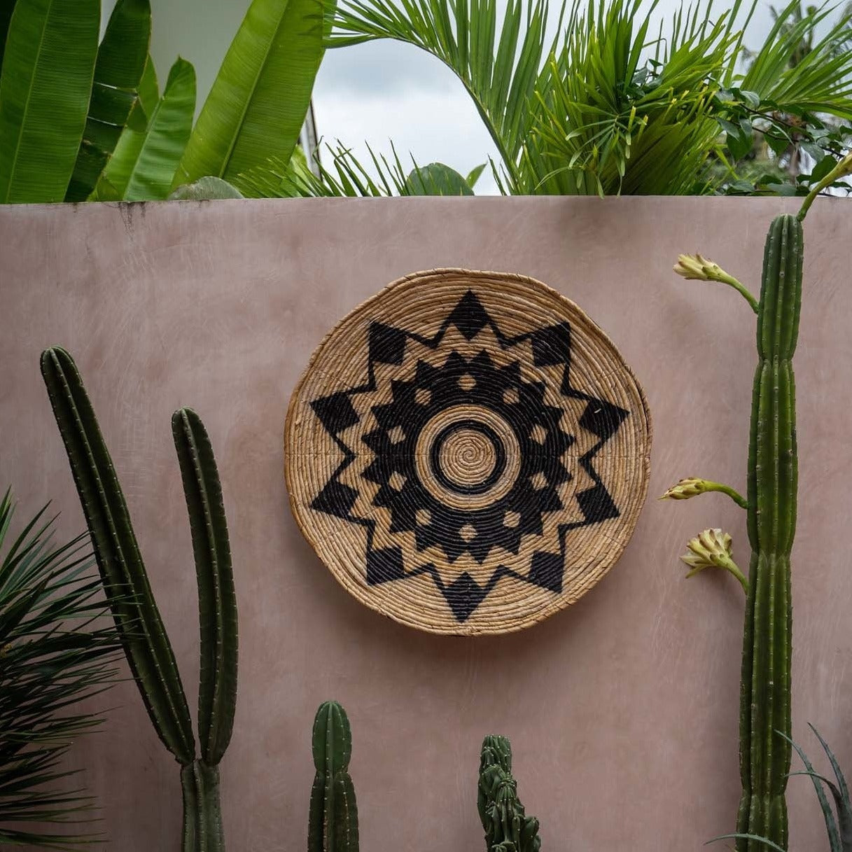 THE AZTEC Plate large outdoor view front view