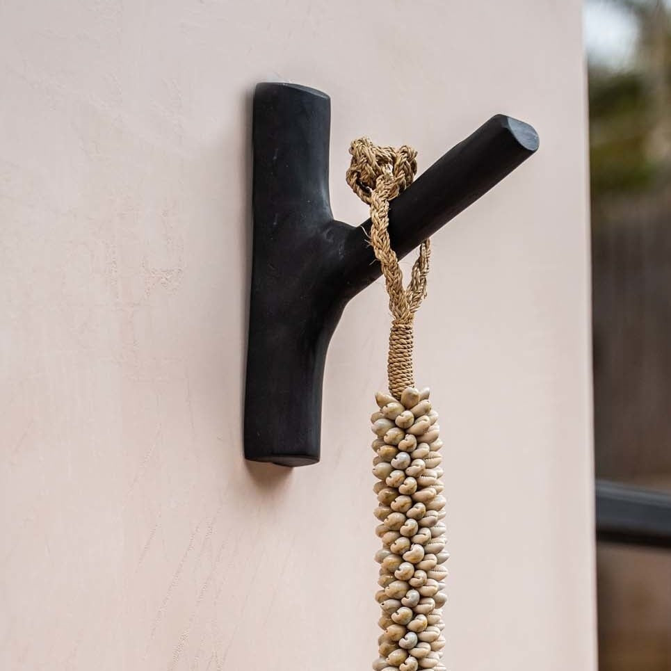 THE HOOK Teak Wood black, side view outdoor view