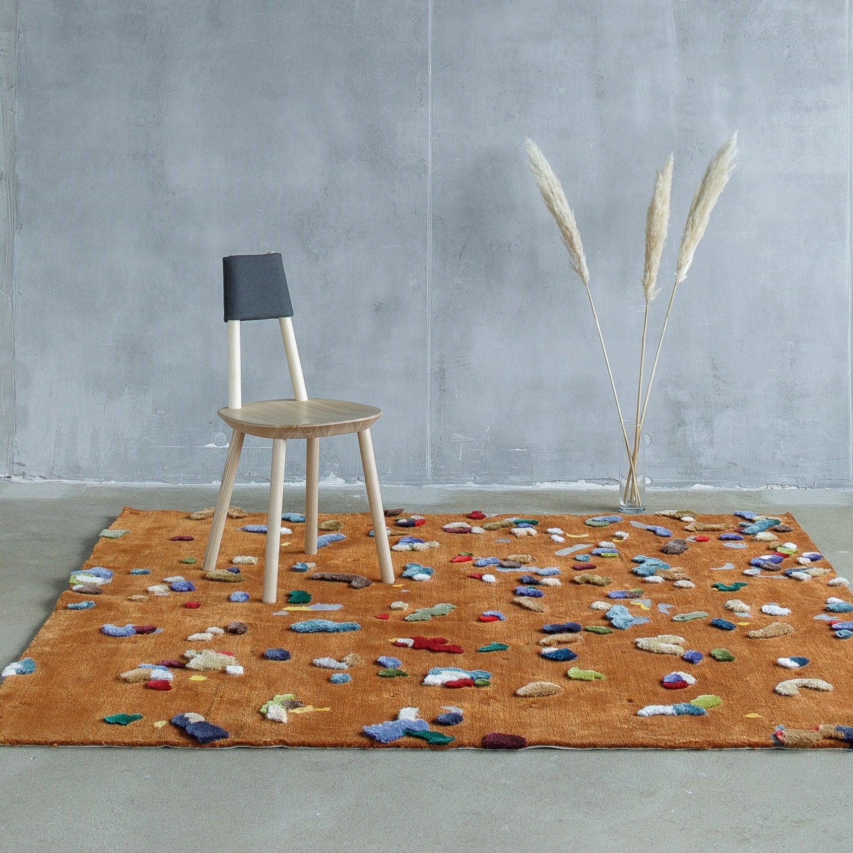 NAЇVE Chair solid ash natural colour-interior view