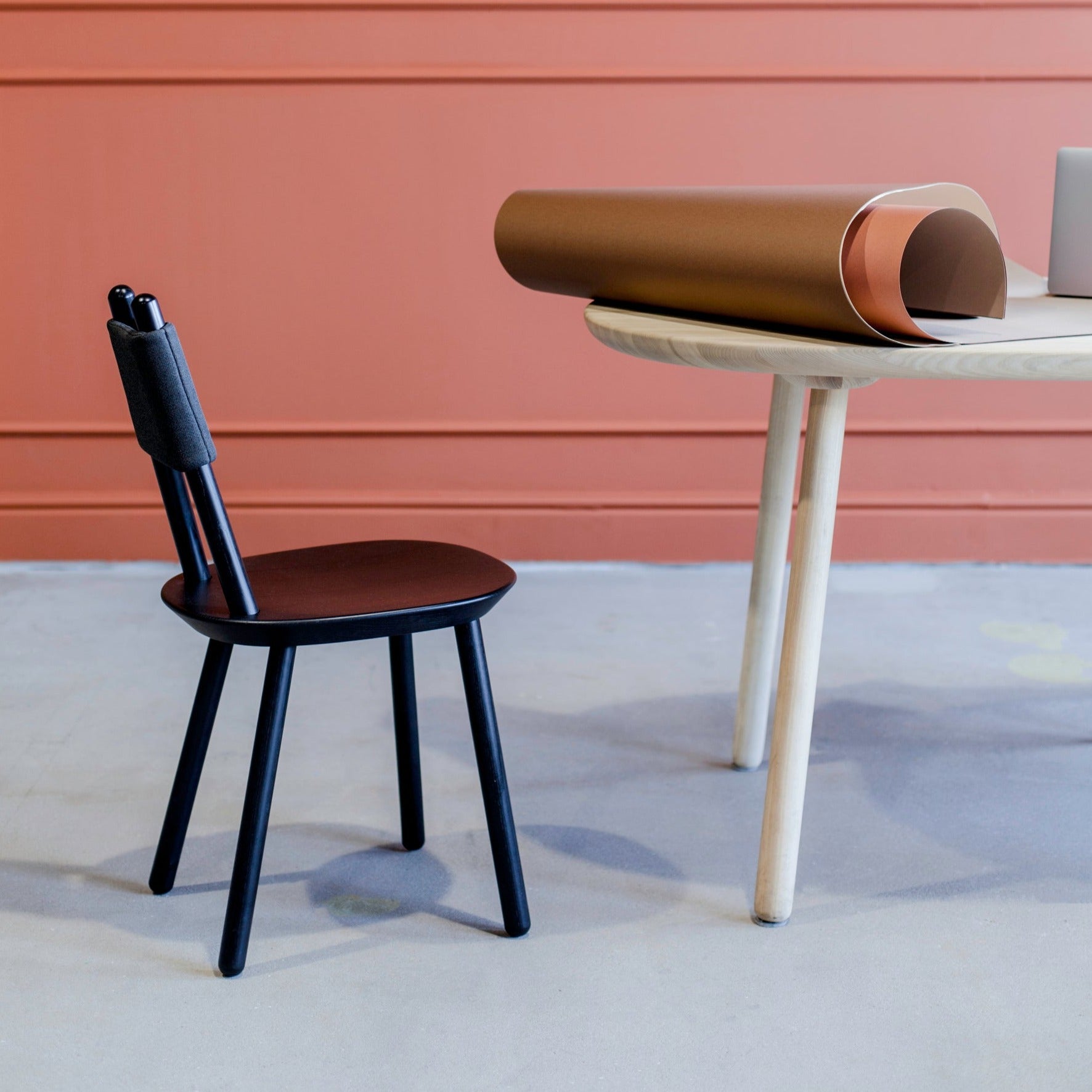 NAЇVE Chair solid ash-black frame interior view