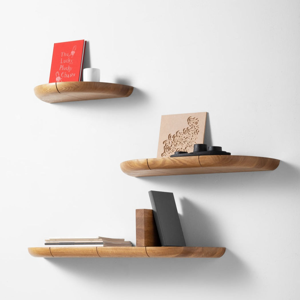 PARAGRAPH Shelf-solid oak set of three-interior view