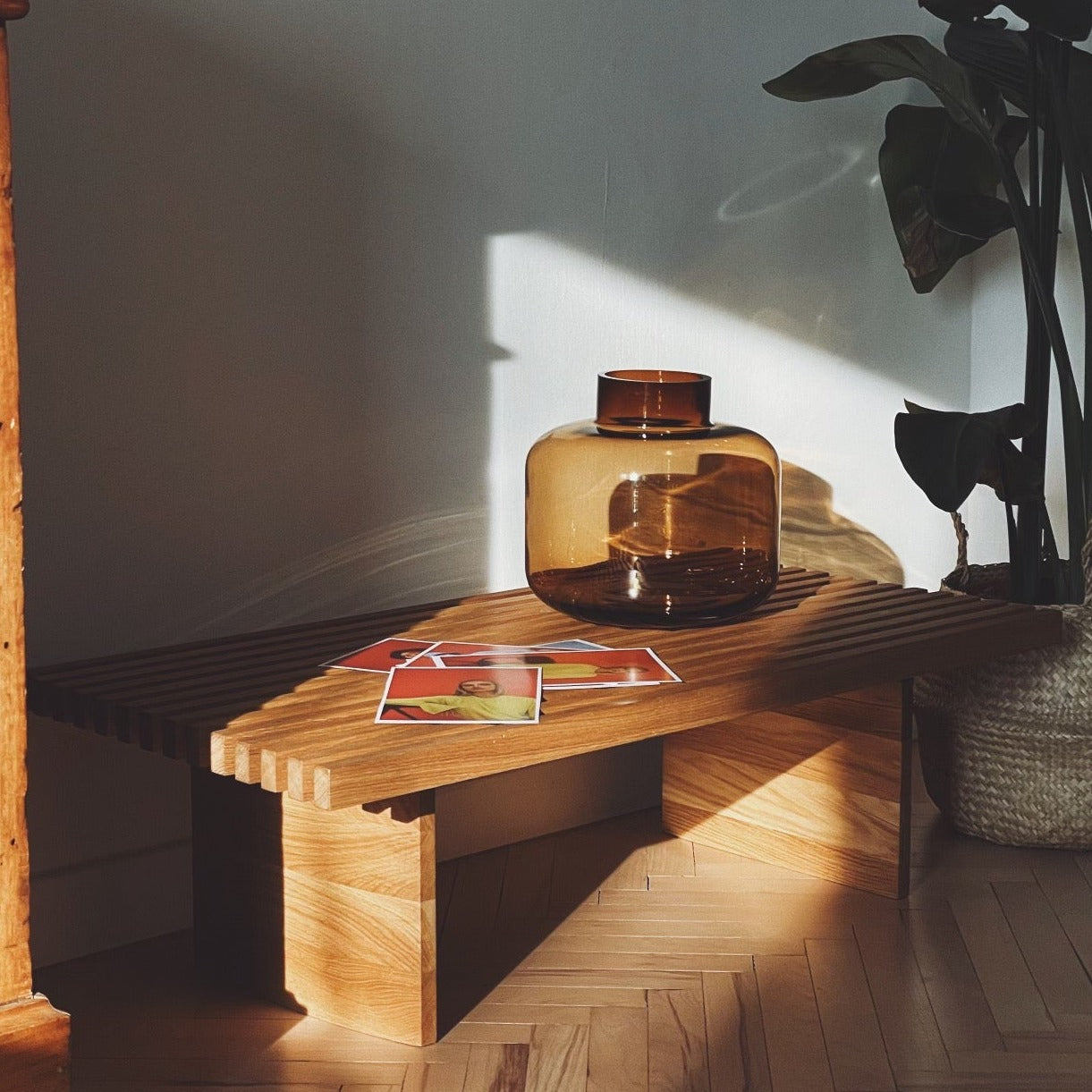 QUBANC Table 47-oak-natural-interior view