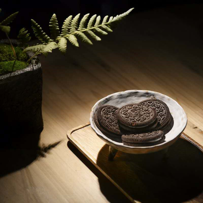 Round Ceramic Dessert Plate with Feet
