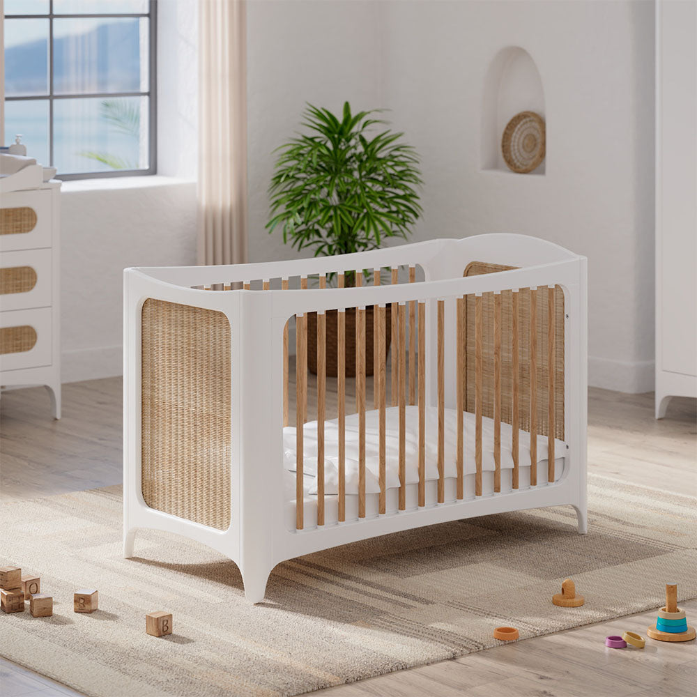 NEREIDES LIT Bed 60X120 - Neige with wooden slats in a bright nursery room