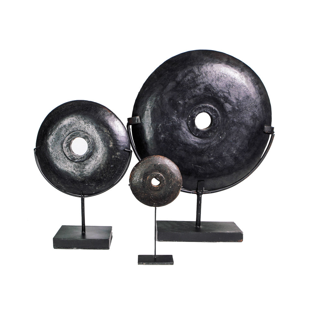 THE BLACK RIVER STONE On Stand Large set
