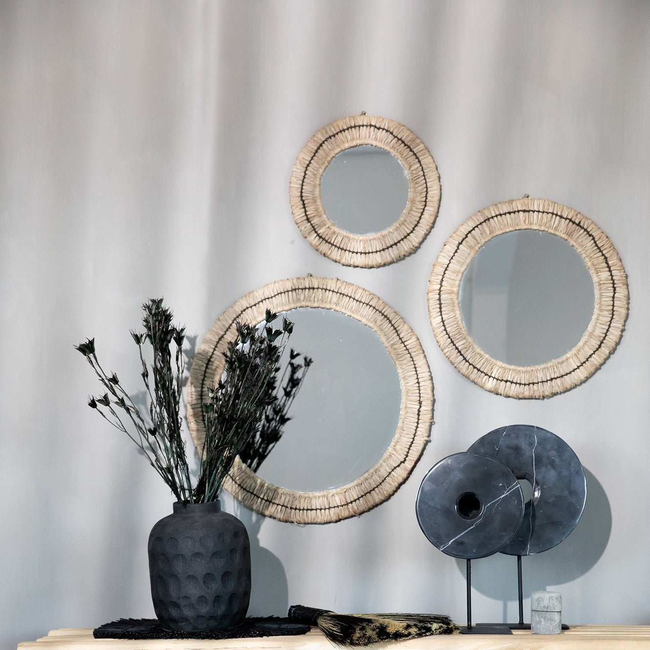 THE MARBLE DISC On Stand-Black-Medium front interior view with mirrors and vase black