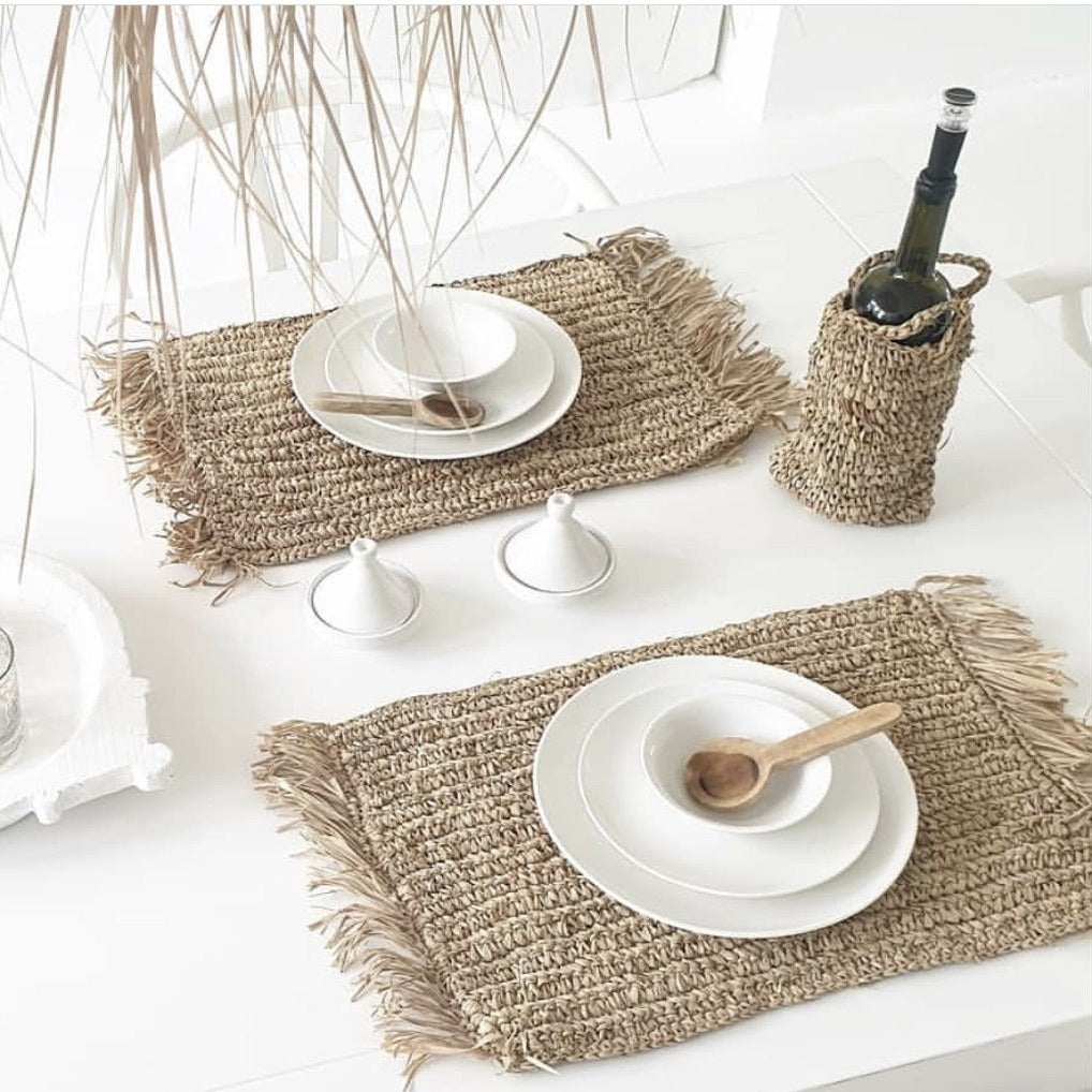 THE FRINGE RAFFIA Placemat Rectangular Natural interior top view with table and dinnerware