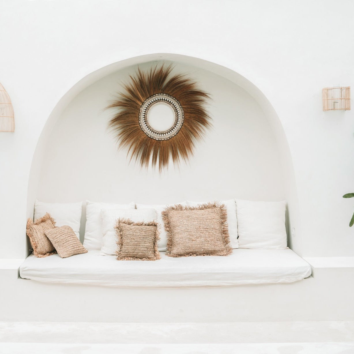 THE RAYUNG SHELL HOOP Wall Decor interior view
