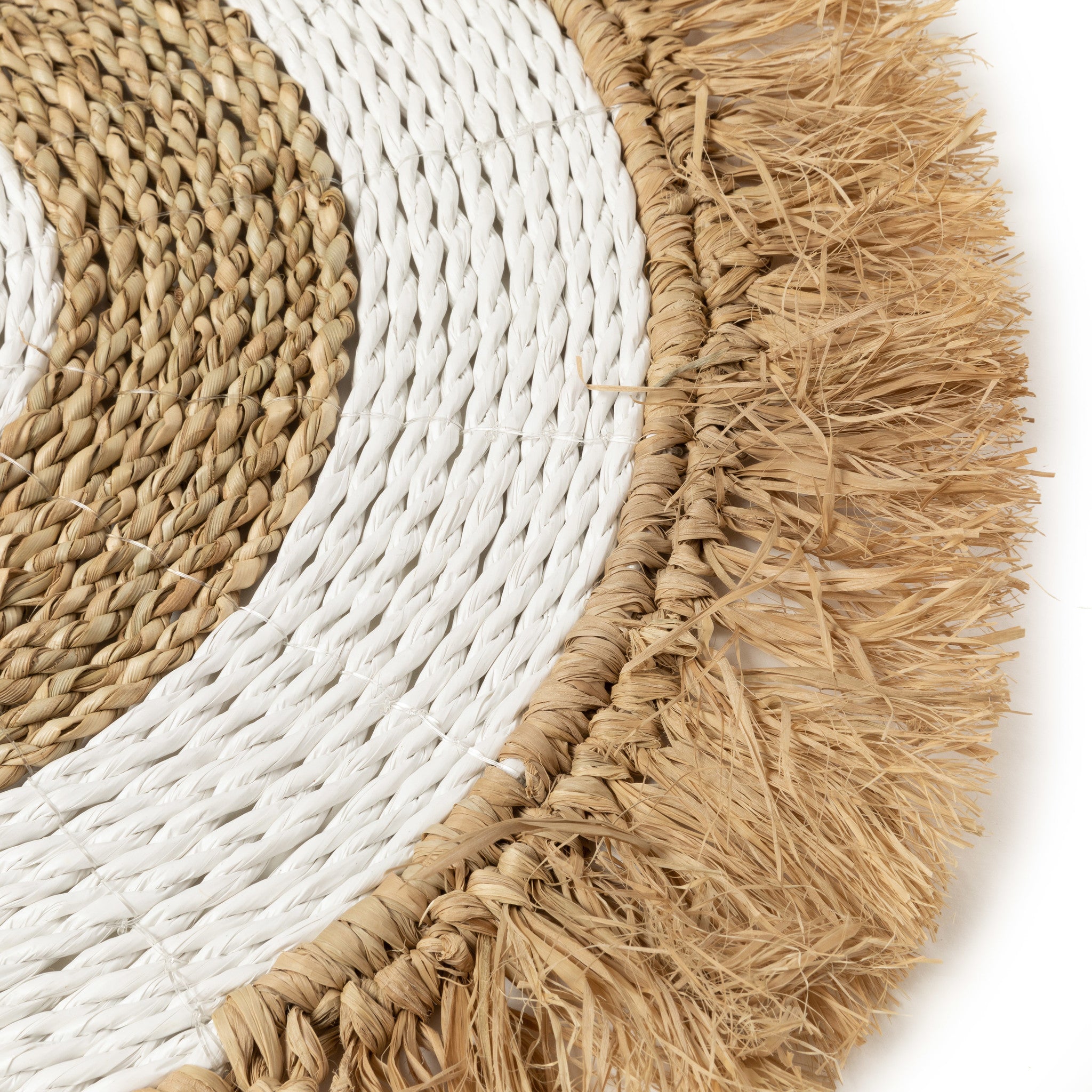 THE SEAGRASS RAFFIA Placemat Natural-White macro side view
