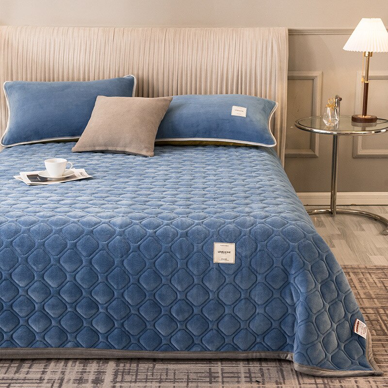 Velvet Thickened Queen Size Bedspread blue