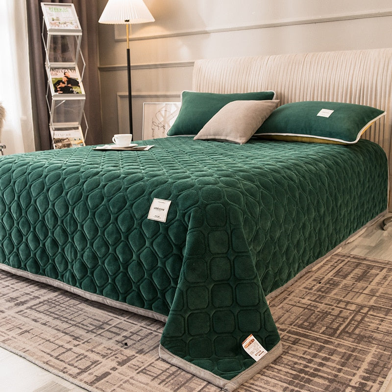 Velvet Thickened Queen Size Bedspread side view green