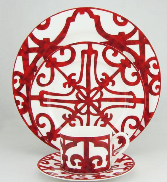 Ceramic Dinner Plate with Spanish Red Grid